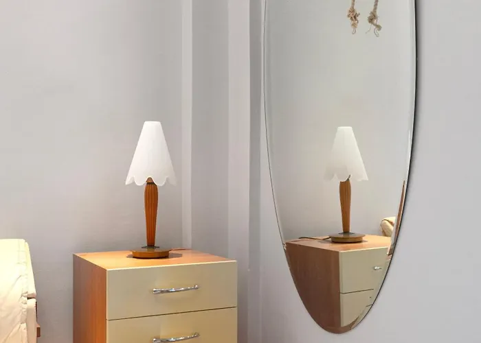 Delmare White